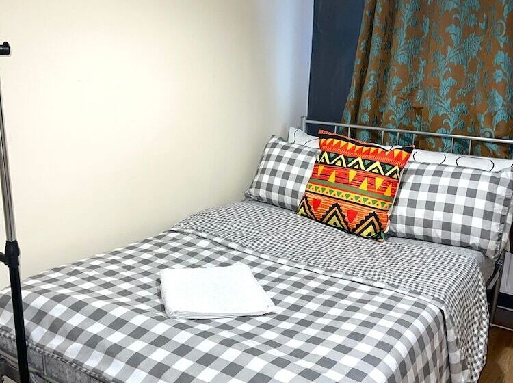 Rezydencja Impeccable Spacious 6 Bed House In Romford