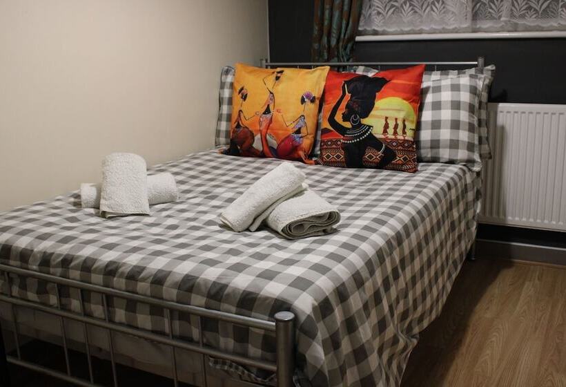 Rezydencja Impeccable Spacious 6 Bed House In Romford