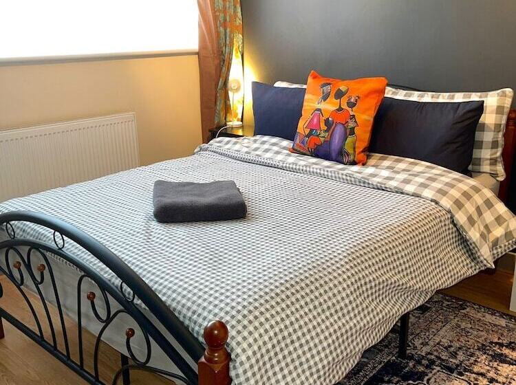 Rezydencja Impeccable Spacious 6 Bed House In Romford