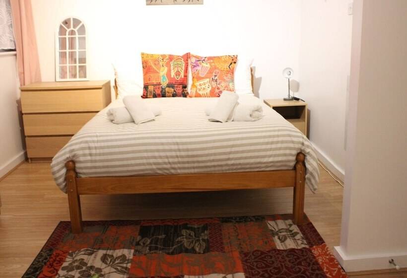 Rezydencja Impeccable Spacious 6 Bed House In Romford