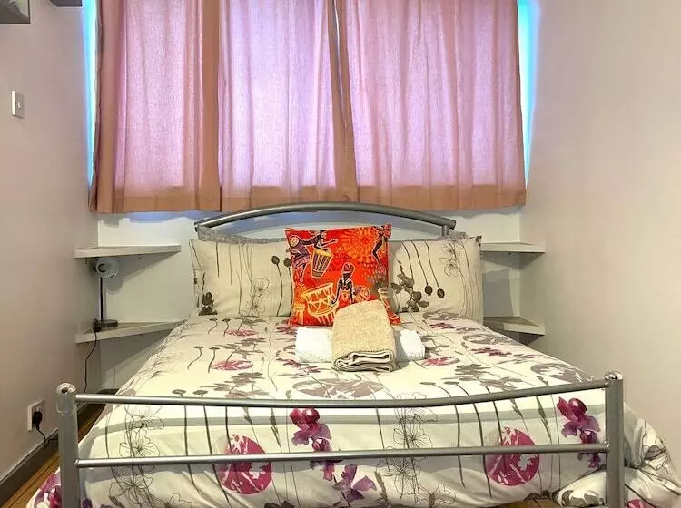 Residenssi Impeccable Spacious 6 Bed House In Romford