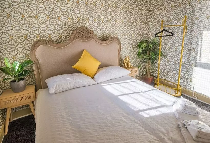 Residenssi Stunnning 4 Bed House Hot Tub, Sky Tv, Pool Table