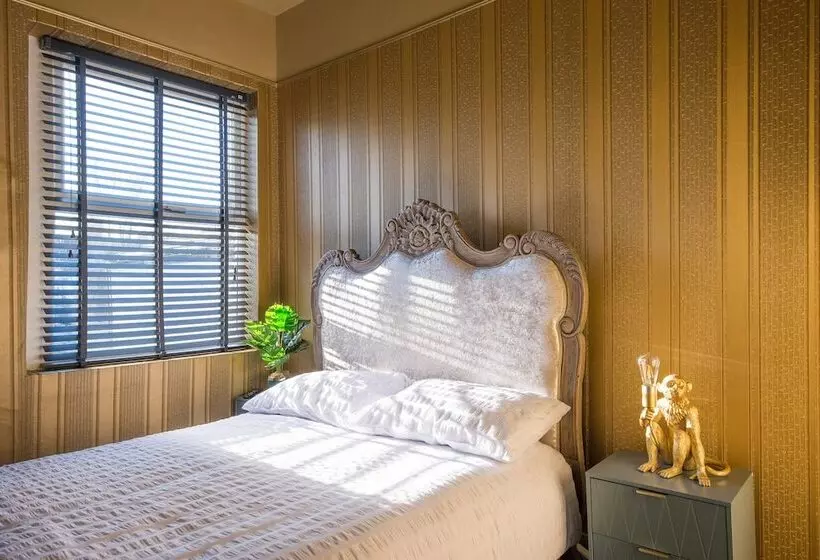 Residenssi Stunnning 4 Bed House Hot Tub, Sky Tv, Pool Table