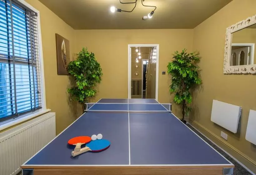 Residenssi Stunnning 4 Bed House Hot Tub, Sky Tv, Pool Table