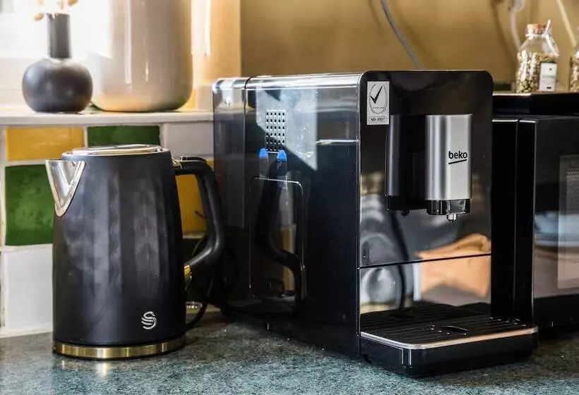 Residenssi Stunnning 4 Bed House Hot Tub, Sky Tv, Pool Table