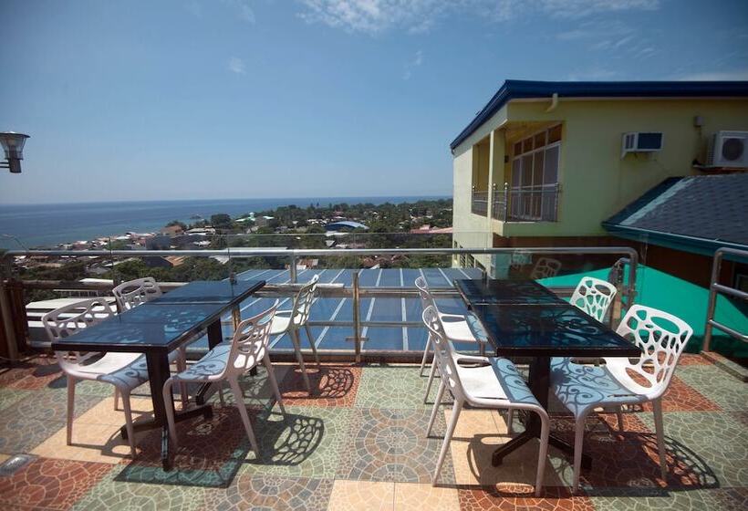 فندق C & L Bay View Inn