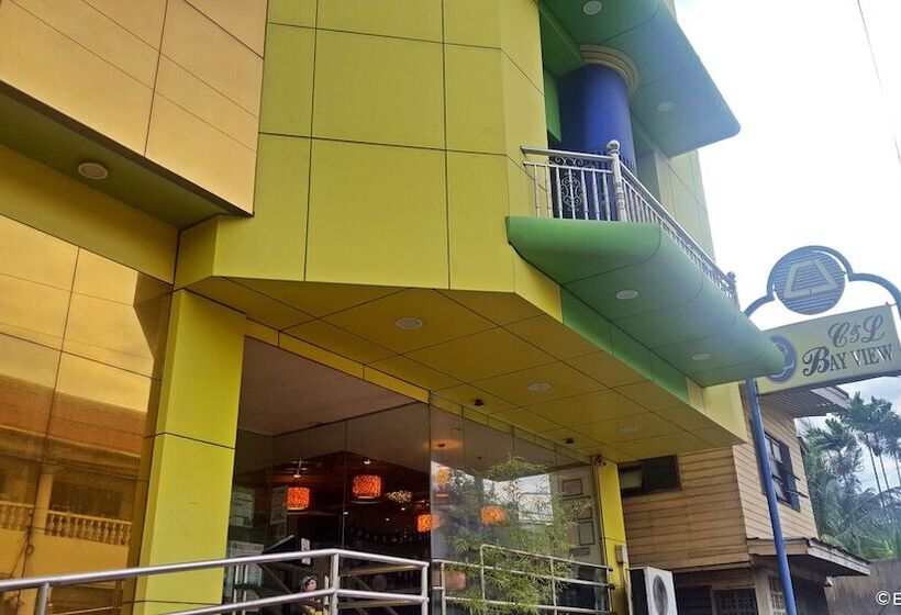 فندق C & L Bay View Inn
