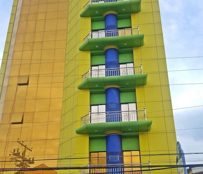 فندق C & L Bay View Inn