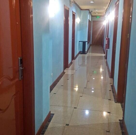 فندق C & L Bay View Inn