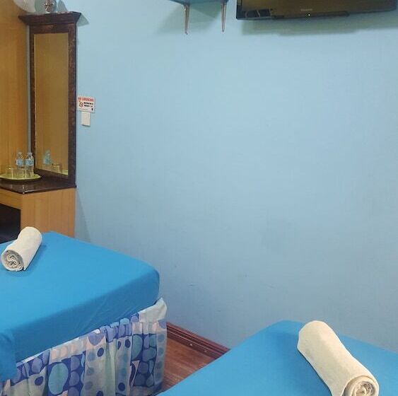 فندق C & L Bay View Inn