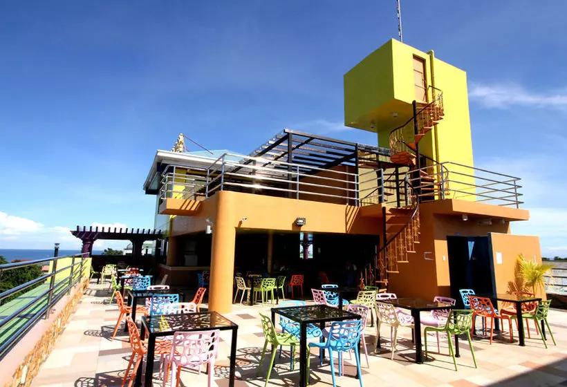 هتل C & L Seaview