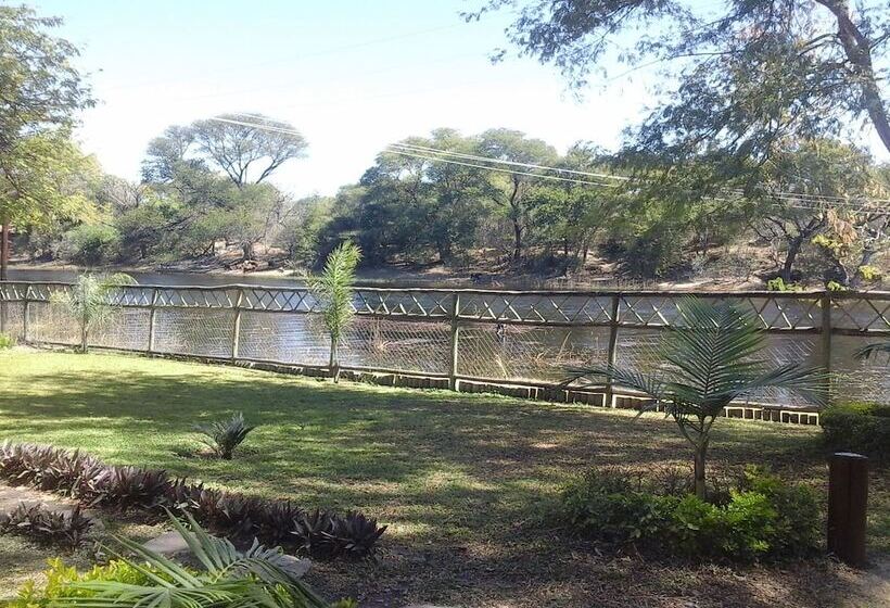 هتل Enviro Villa Luxury Inn