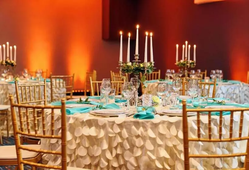 هتل Park Inn By Radisson Riga Valdemara