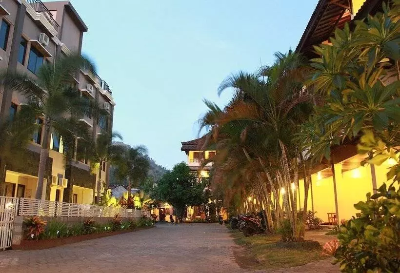 ホテル Puri Senggigi