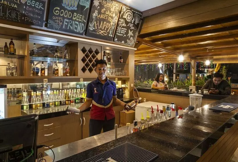 ホテル Puri Senggigi