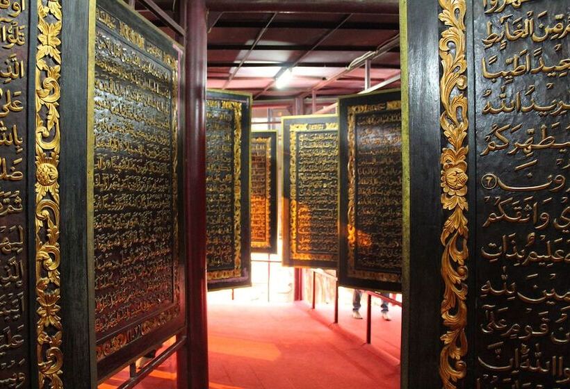 בית מלון כפרי Santika Radial Palembang