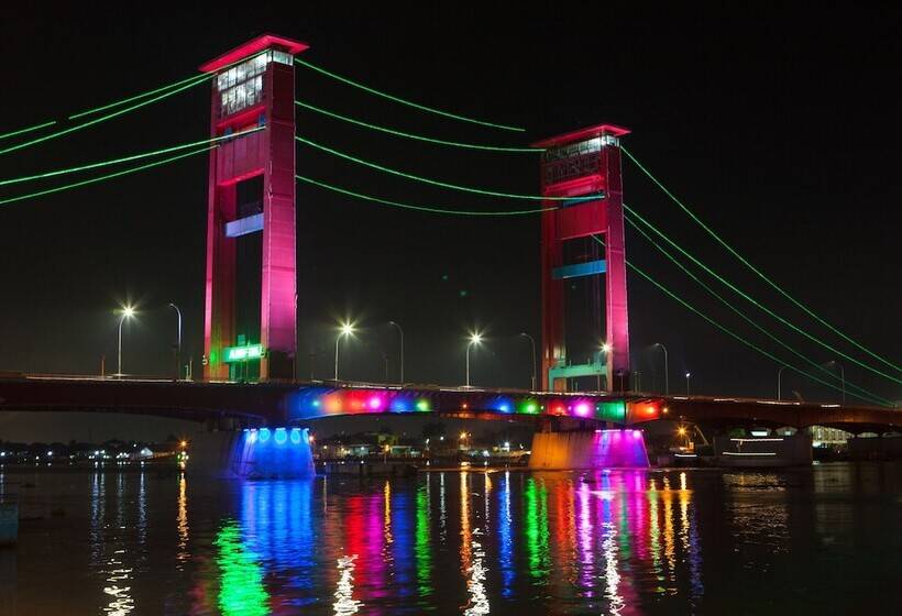 בית מלון כפרי Santika Radial Palembang