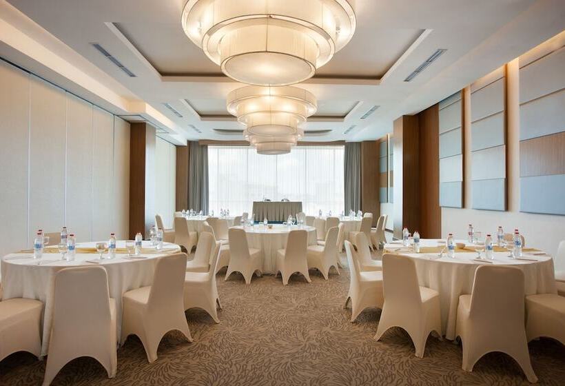 בית מלון כפרי Santika Radial Palembang