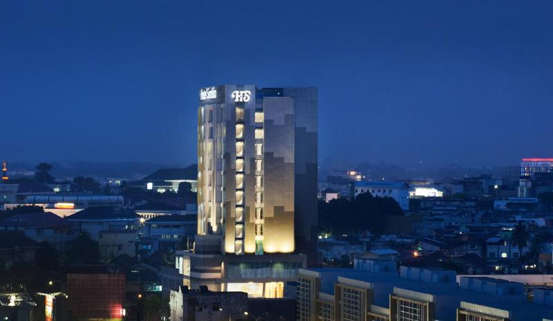 בית מלון כפרי Santika Radial Palembang