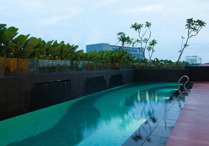 בית מלון כפרי Santika Radial Palembang