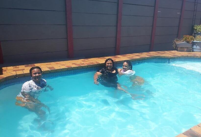 פנסיון Broadway Tygervalley House