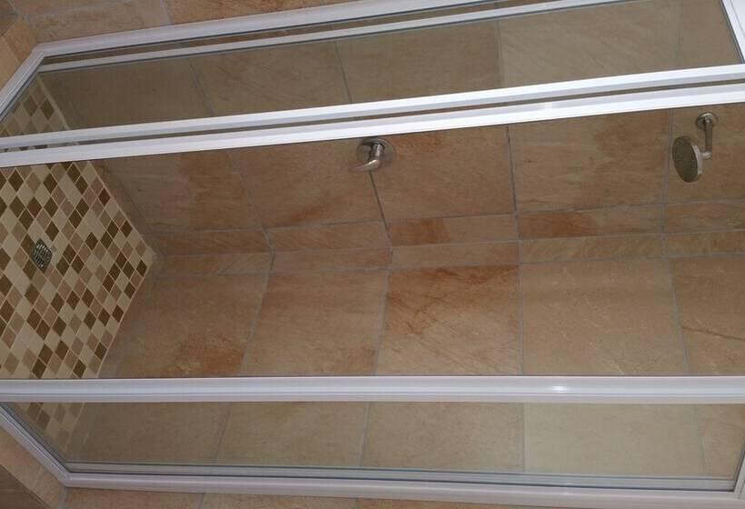 פנסיון Nguni Country Lodge