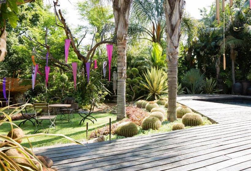 ペンション The Art Guesthouse