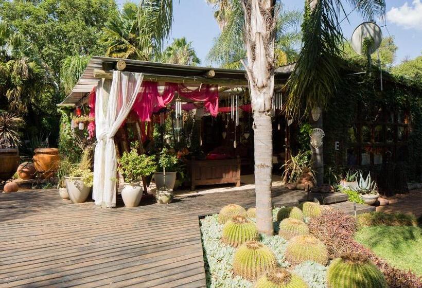 ペンション The Art Guesthouse