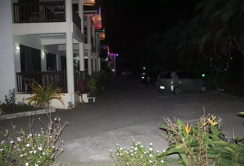Shalini Garden Hotel & Apartments