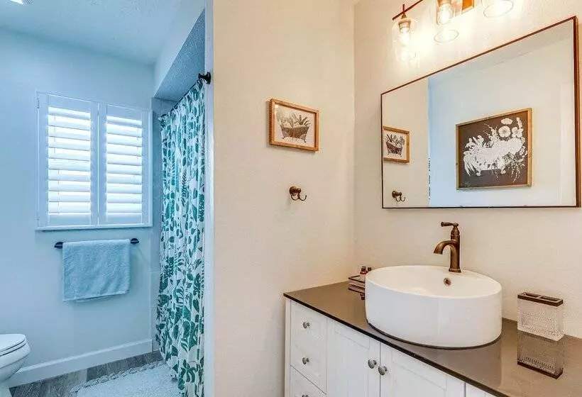 Apollo Beach Oasis: Lanai + Heated Pool!