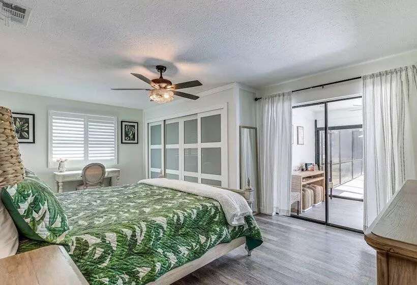 Apollo Beach Oasis: Lanai + Heated Pool!