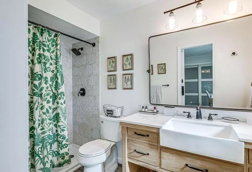 Apollo Beach Oasis: Lanai + Heated Pool!