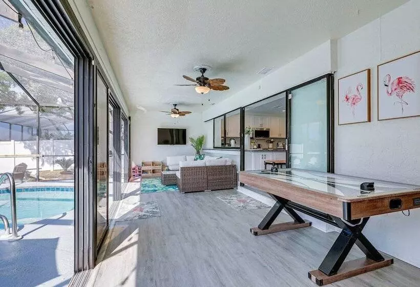 Apollo Beach Oasis: Lanai + Heated Pool!