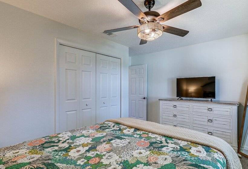 Apollo Beach Oasis: Lanai + Heated Pool!