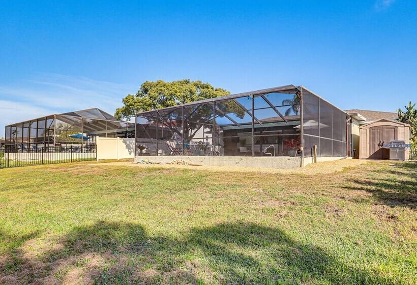 Apollo Beach Oasis: Lanai + Heated Pool!