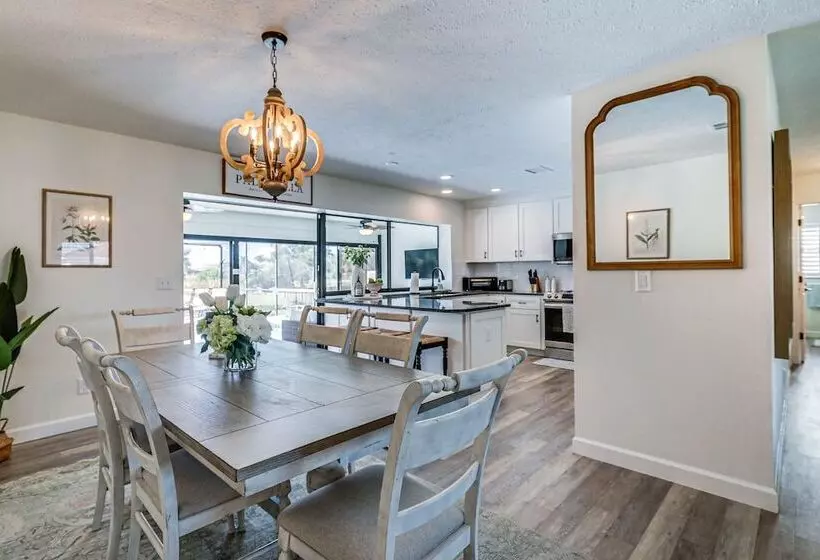 Apollo Beach Oasis: Lanai + Heated Pool!