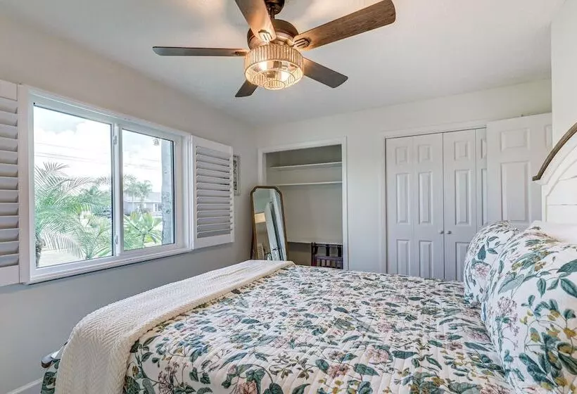 Apollo Beach Oasis: Lanai + Heated Pool!