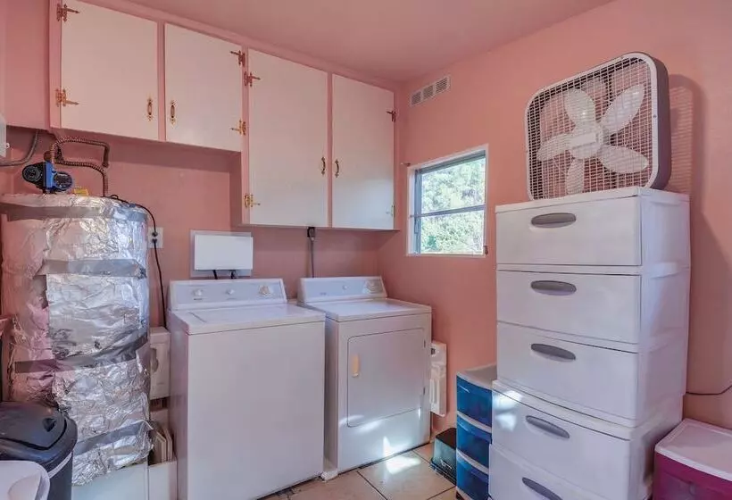 Artfully Decorated Cottonwood Home: Pets Welcome!