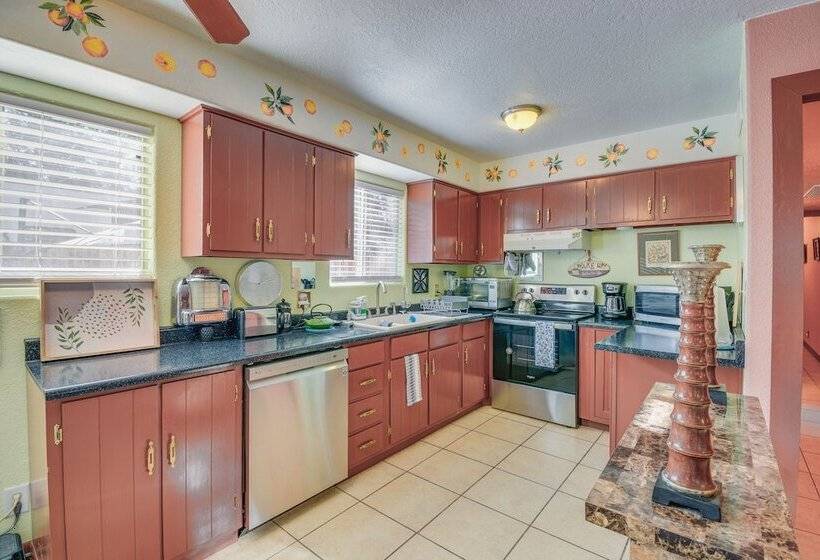 Artfully Decorated Cottonwood Home: Pets Welcome!