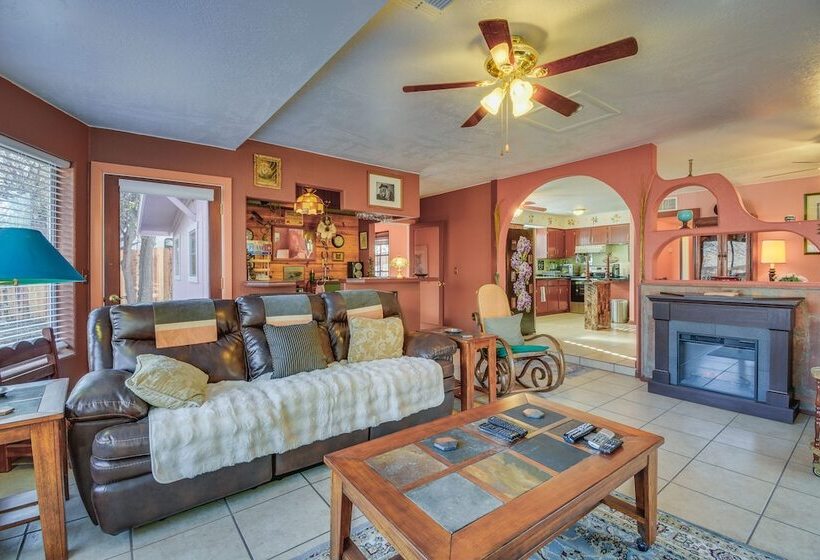 Artfully Decorated Cottonwood Home: Pets Welcome!