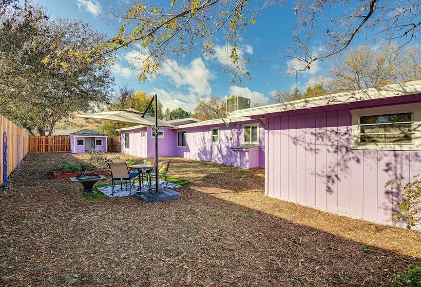 Artfully Decorated Cottonwood Home: Pets Welcome!