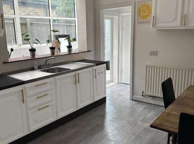 Balham, South London Spacious Guest House 2