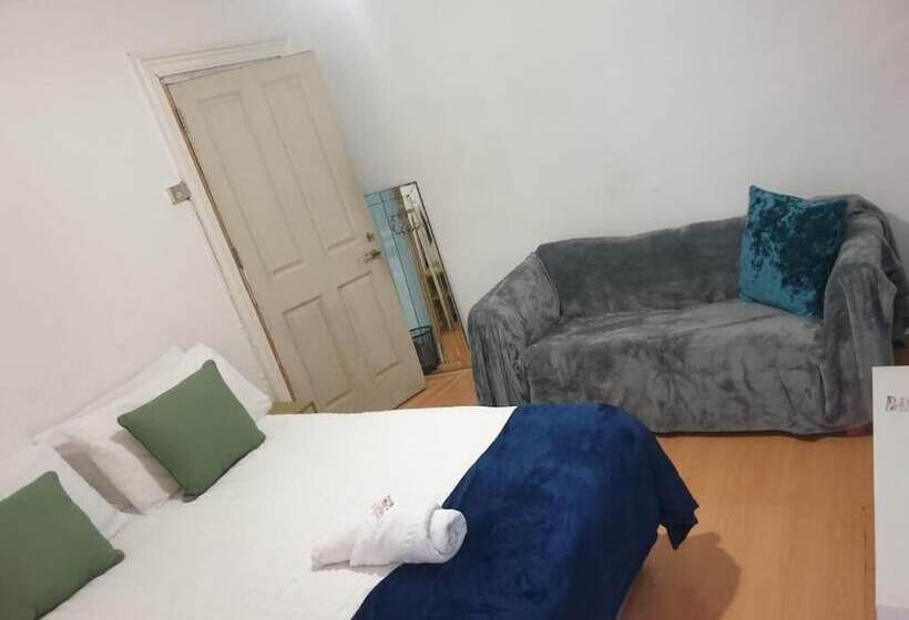 Balham, South London Spacious Guest House 2