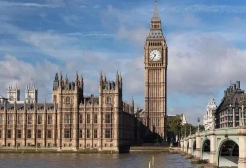 Balham, South London Spacious Guest House 2