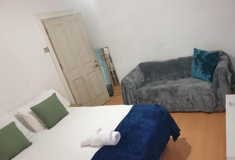 Balham, South London Spacious Guest House 2