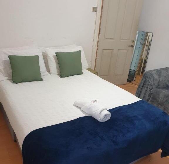 Balham, South London Spacious Guest House 2