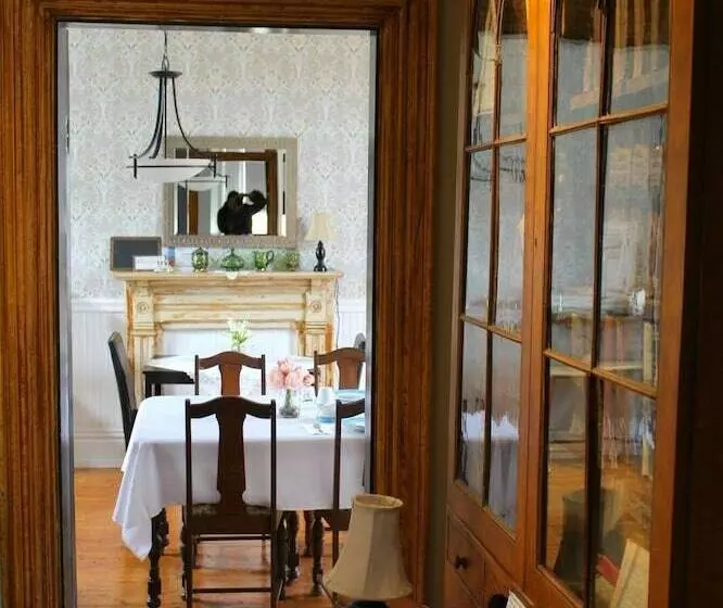ベッドアンドブレックファースト Montgomery Inn Ingleside