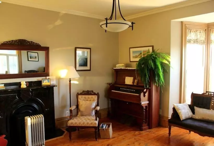 ベッドアンドブレックファースト Montgomery Inn Ingleside