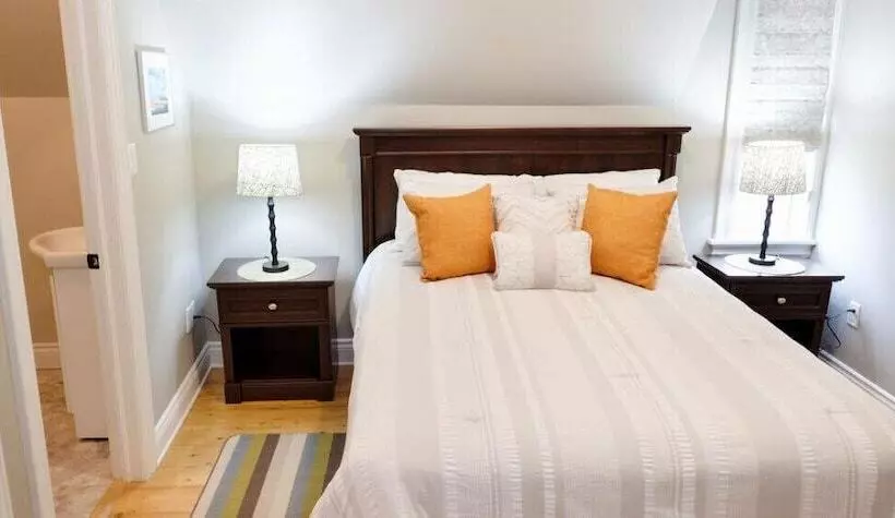 ベッドアンドブレックファースト Montgomery Inn Ingleside