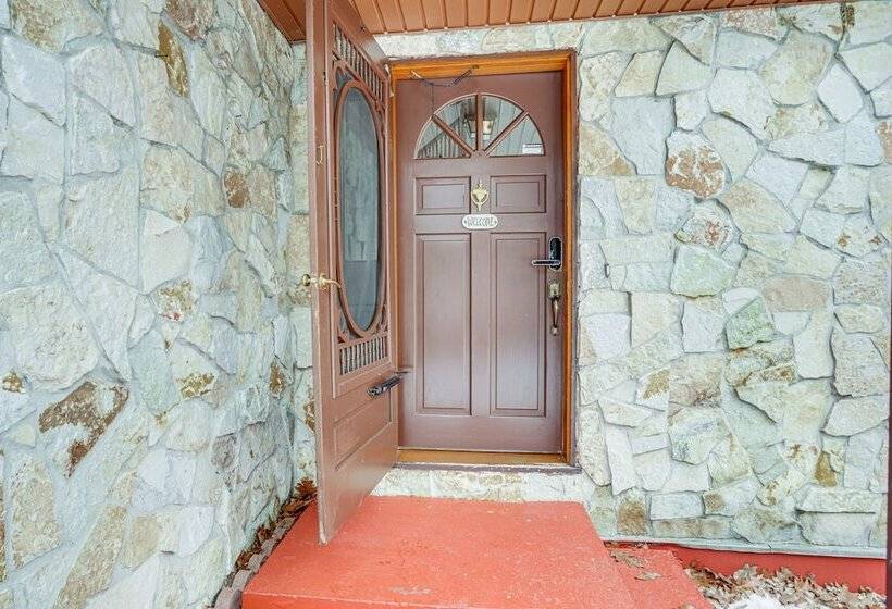 Bennington Home W/ Deck ~ 5 Mi To Bald Mountain!